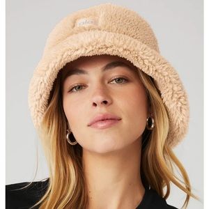 Alo Yoga Sherpa Bucket Hat